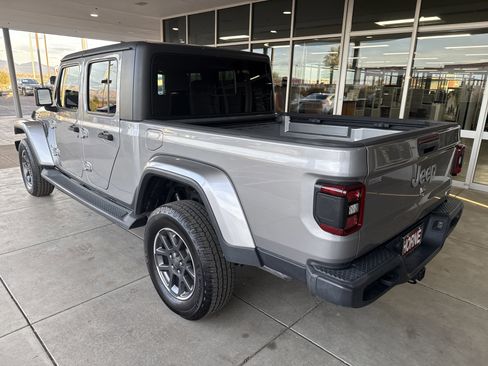 Used 2020 Jeep Gladiator Overland image 6