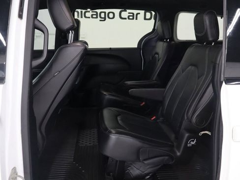Used 2018 Chrysler Pacifica Touring-L Plus w/ Advanced Safetytec Group FWD image 12
