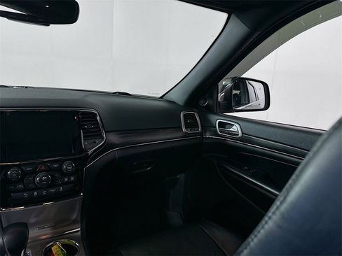 Used 2019 Jeep Grand Cherokee Limited w/ Luxury Group II image 17