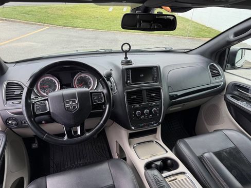 Used 2018 Dodge Grand Caravan SXT FWD image 9