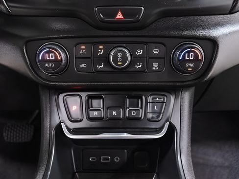 Used 2020 GMC Terrain SLE w/ Driver Convenience Package FWD image 16