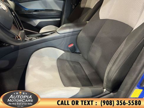 Used 2019 Toyota C-HR XLE FWD image 9
