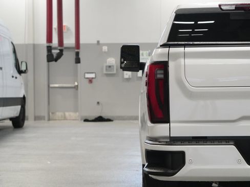 Used 2024 GMC Sierra 2500 Denali Ultimate w/ Max Trailering Package image 11