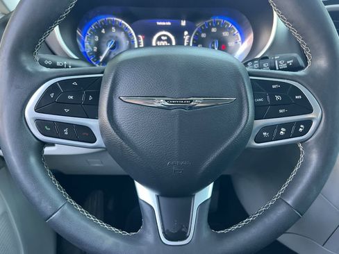 Used 2024 Chrysler Pacifica Touring-L FWD image 29