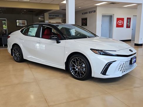 New 2026 Toyota Camry Hybrid AWD/4WD image 2