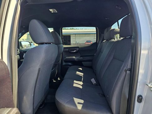 Used 2019 Toyota Tacoma TRD Off-Road AWD/4WD image 16