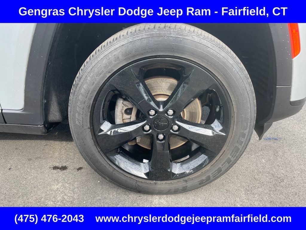 Used 2023 Jeep Grand Cherokee L Altitude AWD/4WD image 9