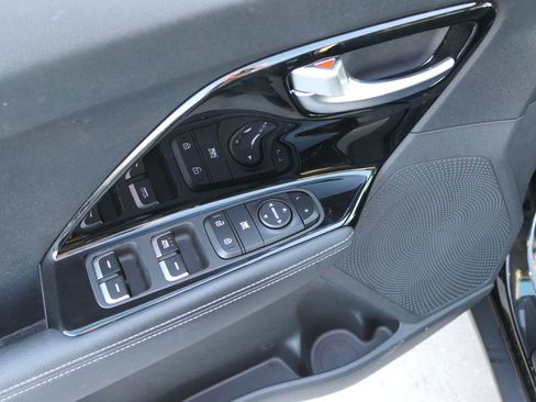 Used 2022 Kia Niro LXS image 14