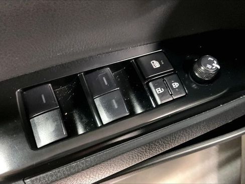 Used 2025 Toyota Camry SE FWD image 39