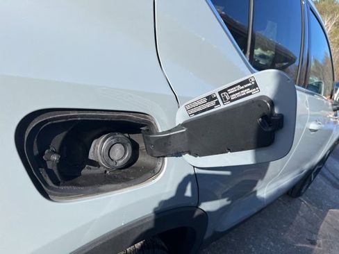 Certified 2025 Volvo XC40 B5 Plus image 14