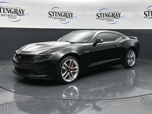 Used 2021 Chevrolet Camaro LT RWD image 4