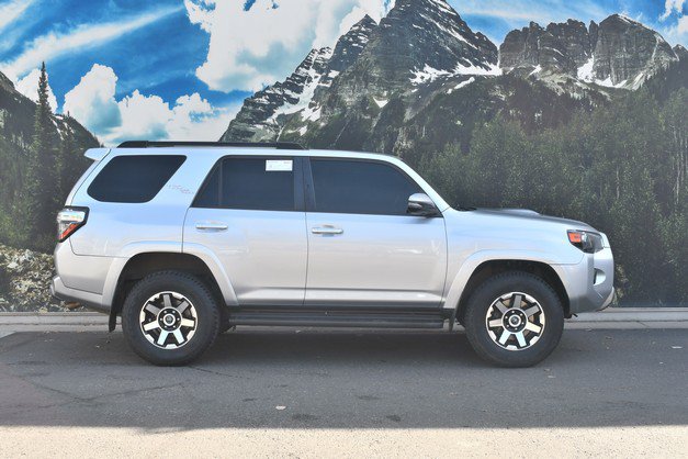 Certified 2021 Toyota 4Runner TRD Off-Road Premium AWD/4WD image 2