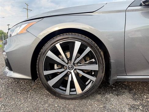 Used 2020 Nissan Altima 2.0 Platinum FWD image 8