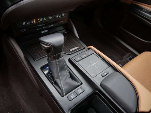 Used 2019 Lexus ES 300h w/ Accessory Package 2 image 24