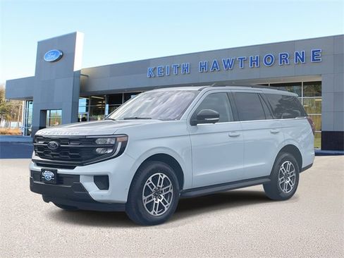 New 2025 Ford Expedition Active image 3