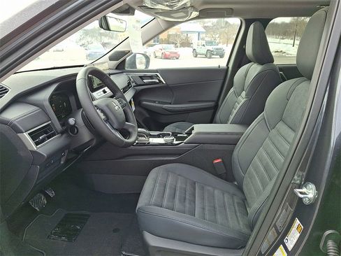 New 2026 Mitsubishi Outlander SE image 6