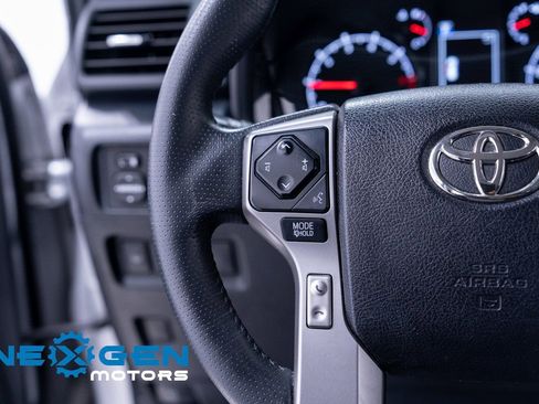 Used 2020 Toyota 4Runner SR5 AWD/4WD image 19
