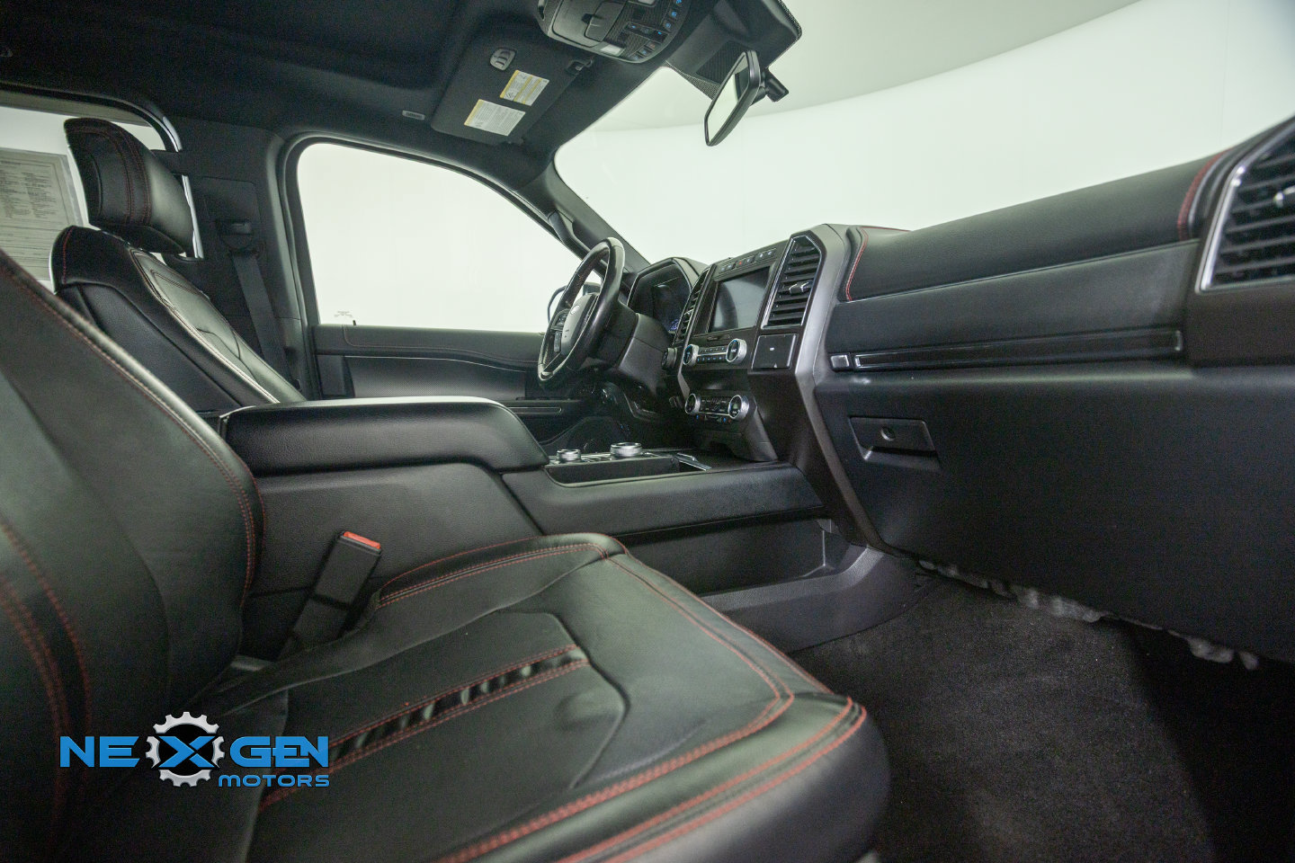 Used 2019 Ford Expedition Limited w/ Equipment Group 303A AWD/4WD image 8