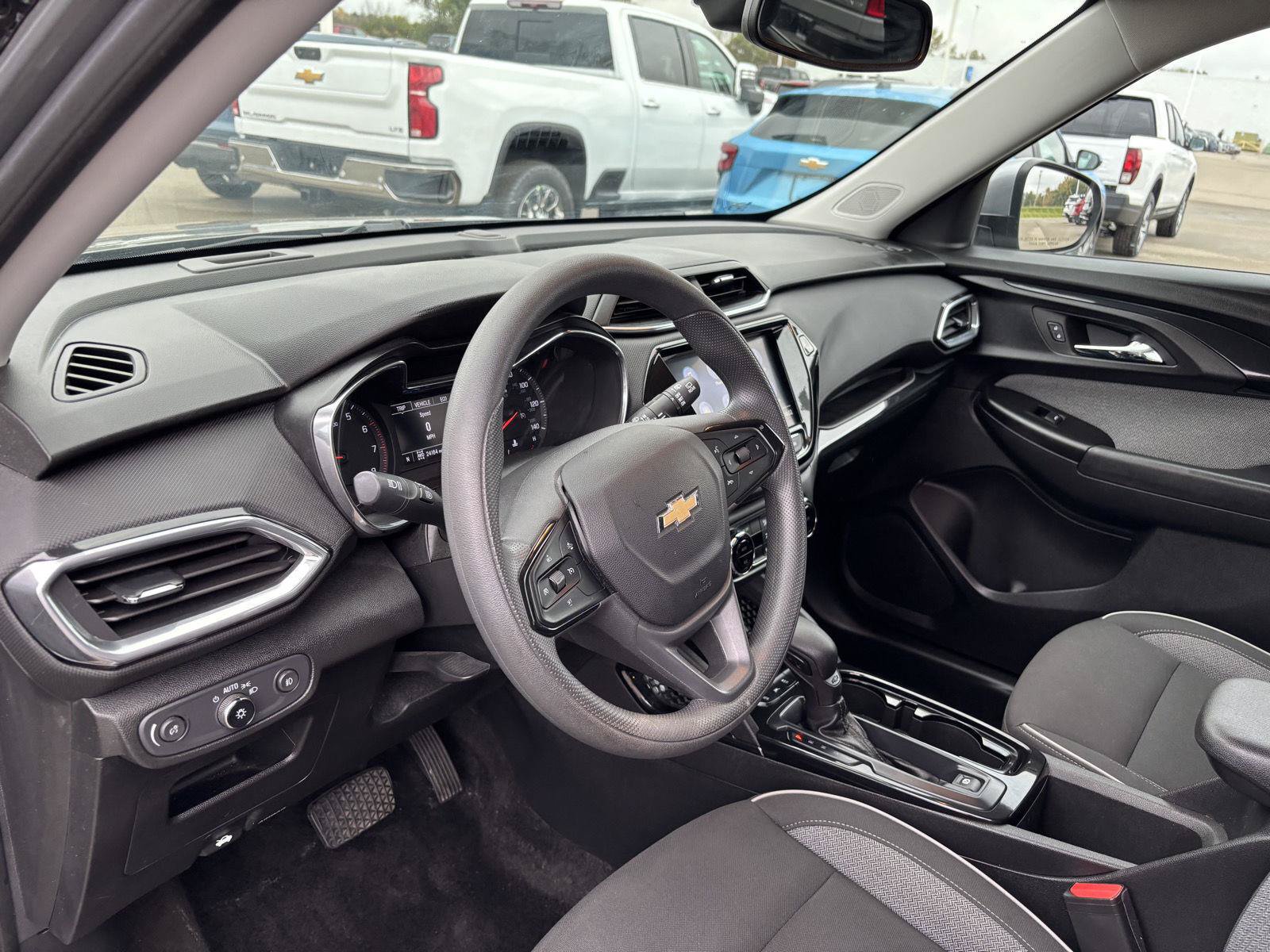 Used 2023 Chevrolet TrailBlazer LT w/ Convenience Package AWD/4WD image 18
