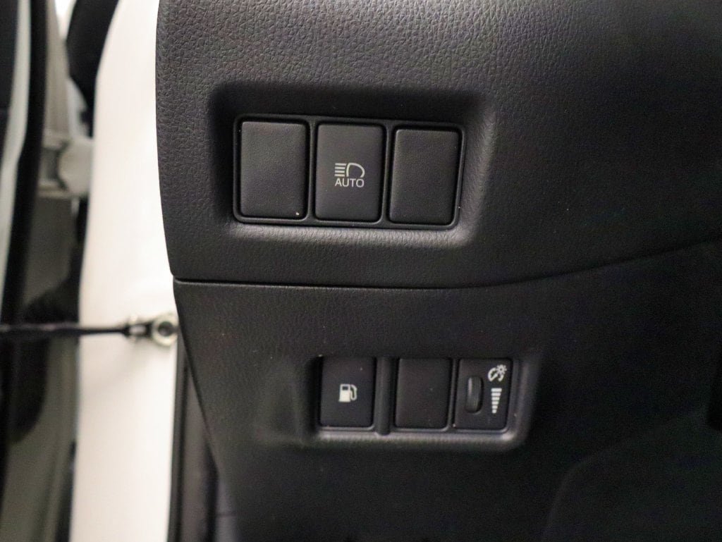 Used 2021 Toyota C-HR LE FWD image 33