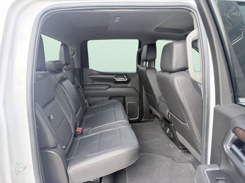 Used 2025 GMC Sierra 1500 SLT image 42