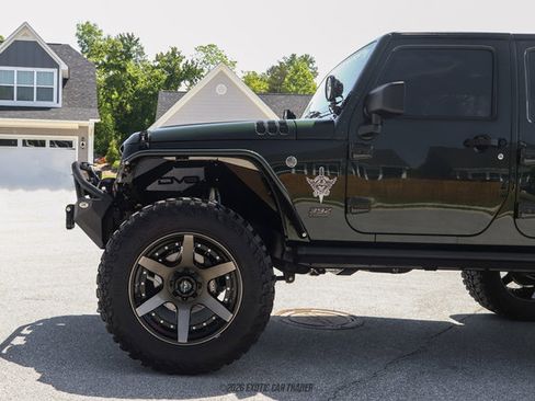 Used 2010 Jeep Wrangler Unlimited Rubicon w/ Dual Top Group AWD/4WD image 4