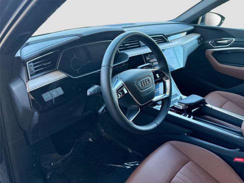 Certified 2024 Audi Q8 e-tron Premium image 9