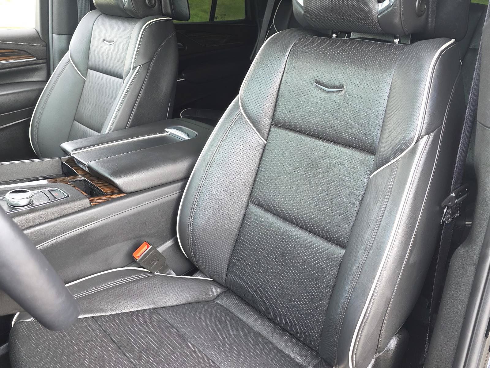 Used 2024 Cadillac Escalade Premium Luxury w/ Performance Package AWD/4WD image 21
