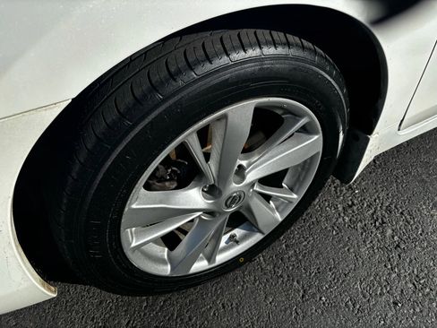 Used 2014 Nissan Altima 2.5 SV image 9