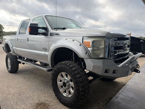 Used 2015 Ford F250 Lariat w/ Lariat Ultimate Package image 2