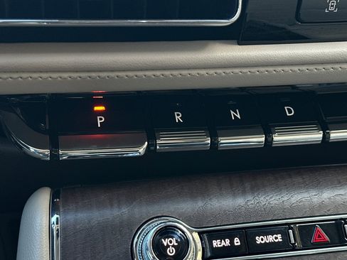 Certified 2023 Lincoln Aviator Reserve w/ Equipment Group 201A image 22