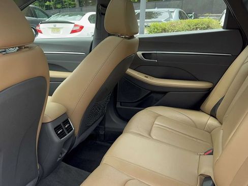 Used 2021 Hyundai Sonata Limited w/ Preferred Accessory Package FWD image 38