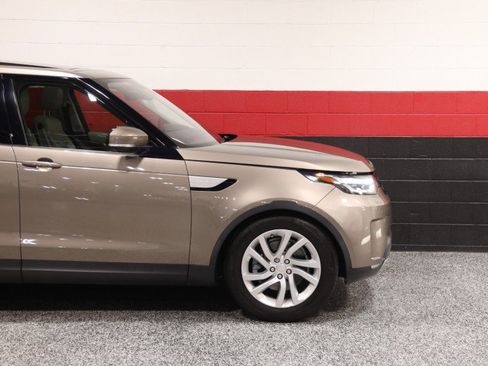 Used 2017 Land Rover Discovery HSE AWD/4WD image 6