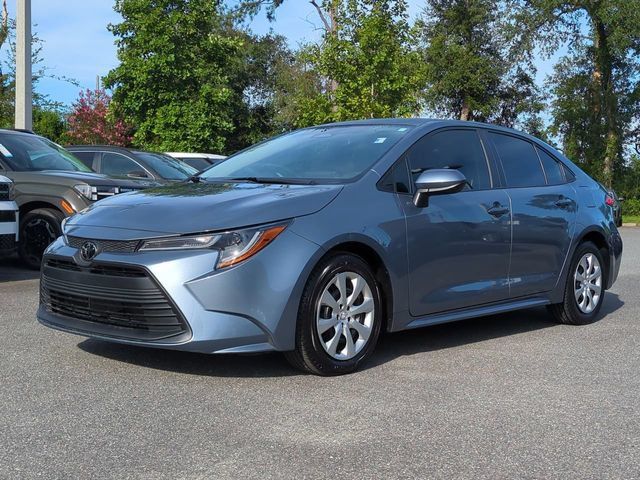 Used 2024 Toyota Corolla LE FWD image 2