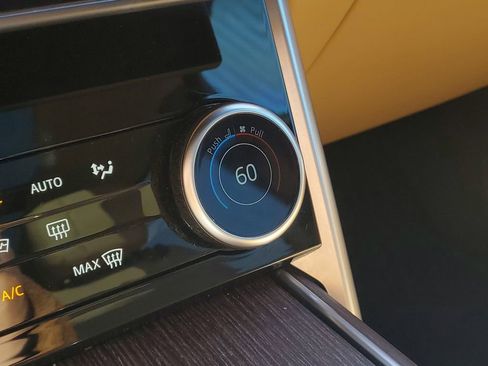 Used 2023 Land Rover Range Rover SE image 23