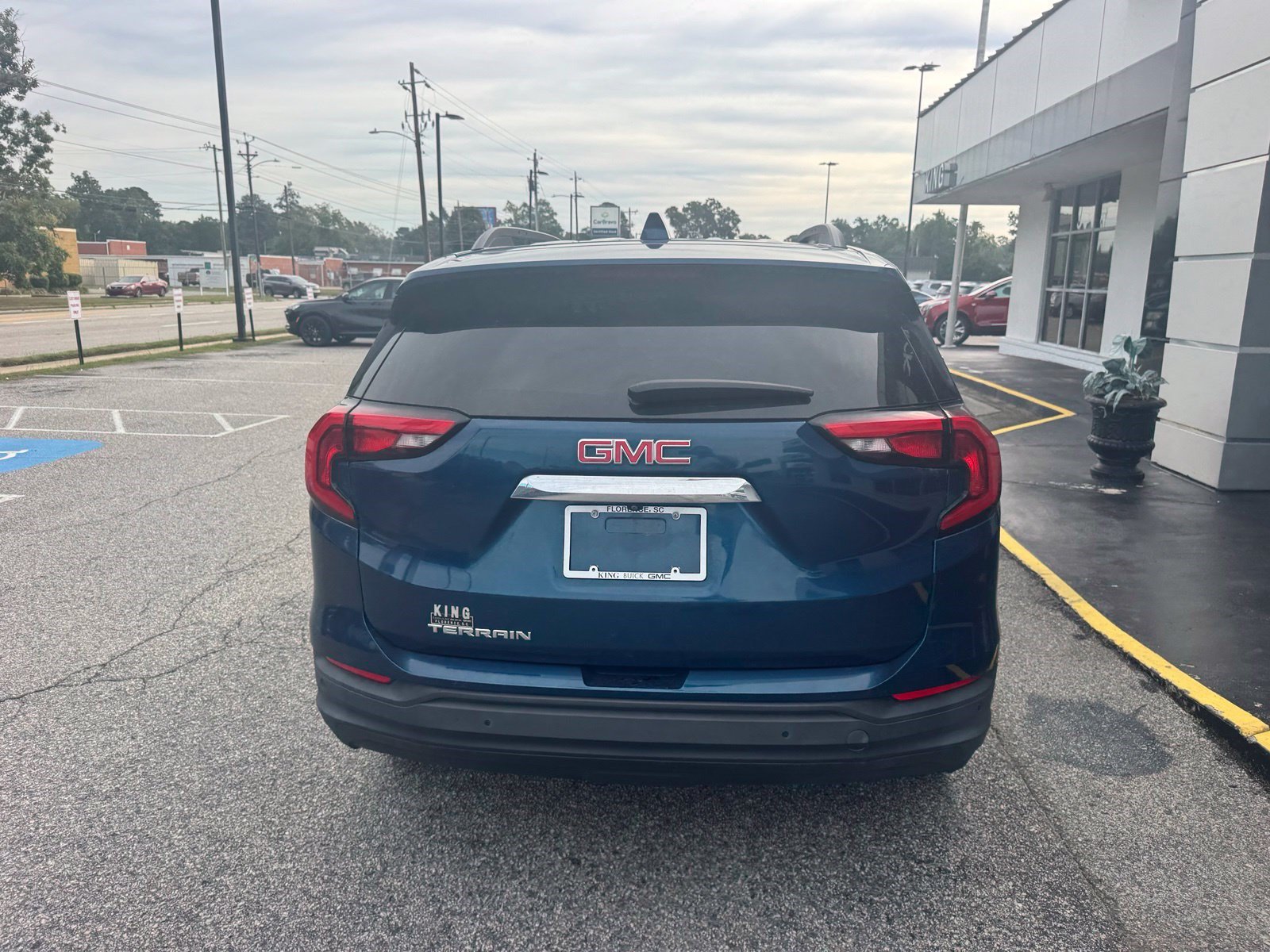 Used 2021 GMC Terrain SLE w/ Driver Convenience Package FWD image 14