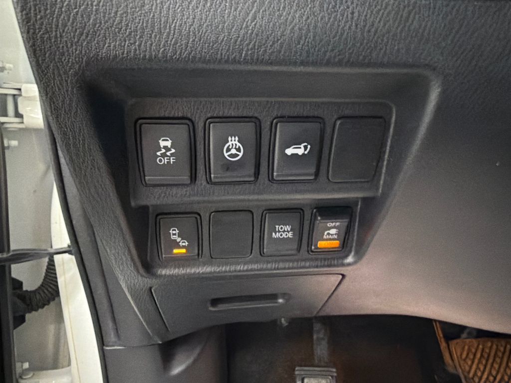 Used 2020 Nissan Pathfinder SL FWD image 33