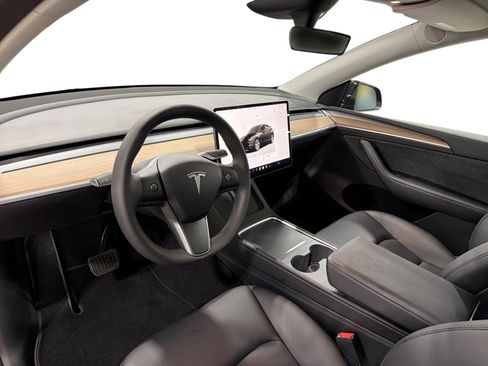 Certified 2023 Tesla Model Y Long Range AWD/4WD image 9