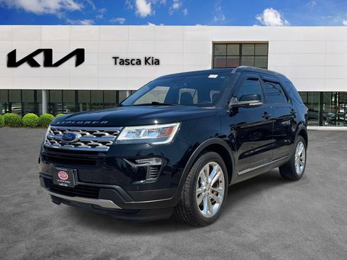 Used 2018 Ford Explorer XLT w/ Equipment Group 202A AWD/4WD image 3