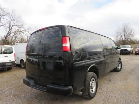 Used 2019 Chevrolet Express 2500 Extended RWD image 5