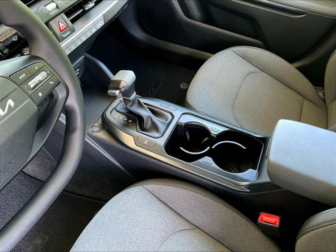 Used 2025 Kia K4 FWD image 17