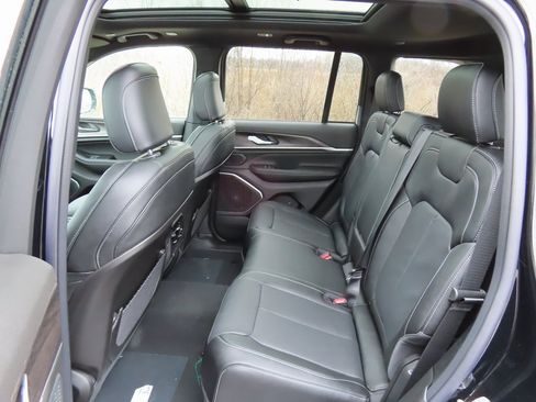 New 2026 Jeep Grand Cherokee Limited image 24