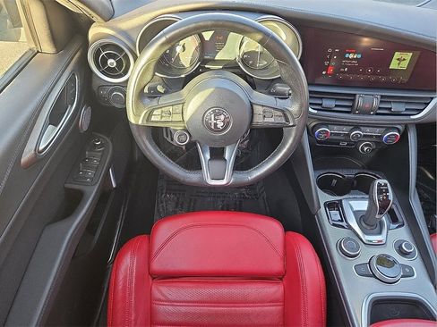 Used 2022 Alfa Romeo Giulia Veloce image 12