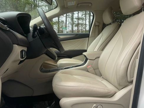 Used 2019 Lincoln MKC Premiere FWD image 14