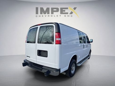 Used 2024 Chevrolet Express 2500 w/ Driver Convenience Package RWD image 5