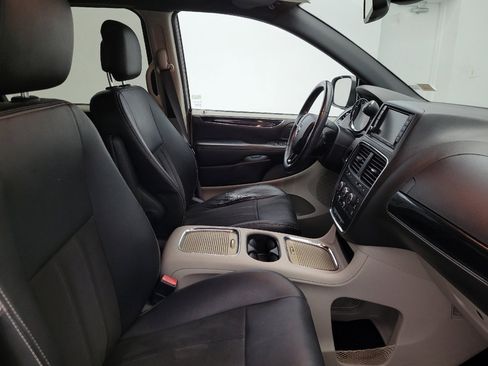 Used 2019 Dodge Grand Caravan SXT FWD image 21