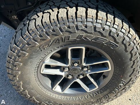Used 2021 Jeep Gladiator Mojave AWD/4WD image 6