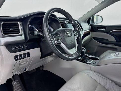Used 2015 Toyota Highlander Limited image 12