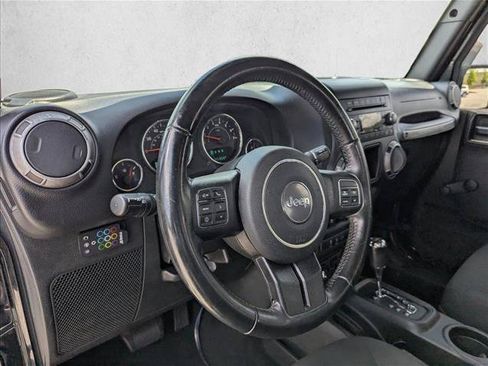 Used 2017 Jeep Wrangler Unlimited Sport w/ Connectivity Group AWD/4WD image 12
