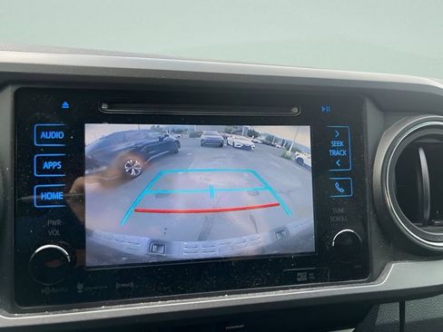 Used 2017 Toyota Tacoma TRD Off-Road w/ Tow Package (A/T) AWD/4WD image 28